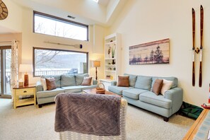 Apartment (3 Bedrooms) | Interior - Game Room & Bbq: Waterfront Lake Harmony Condo! (Lake Harmony)