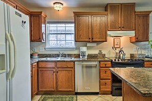 House (3 Bedrooms) | Interior - 2 Mi to Lake Mcqueeny: Gem w/ Covered Patio (McQueeney)