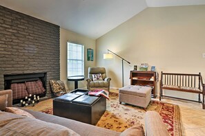 House (3 Bedrooms) | Interior - 2 Mi to Lake Mcqueeny: Gem w/ Covered Patio (McQueeney)