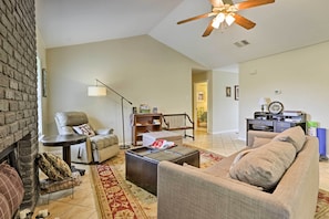 House (3 Bedrooms) | Interior - 2 Mi to Lake Mcqueeny: Gem w/ Covered Patio (McQueeney)