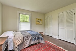 House (3 Bedrooms) | 3 bedrooms, iron/ironing board, bed sheets - Millburn House w/ Deck - Walk to NYC Transit! (Millburn)