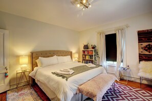 Rumah (3 Bedrooms) | 3 kamar tidur, setrika/meja setrika, dan tempat tidur bayi gratis