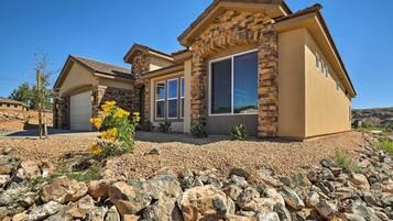 Rumah (3 Bedrooms) | Bagian depan properti