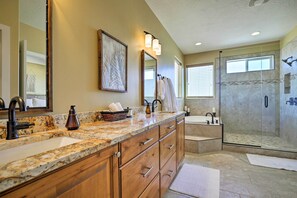 Interior - La Verkin Home w/ Hot Tub, Kayaks, & Bikes! (La Verkin)