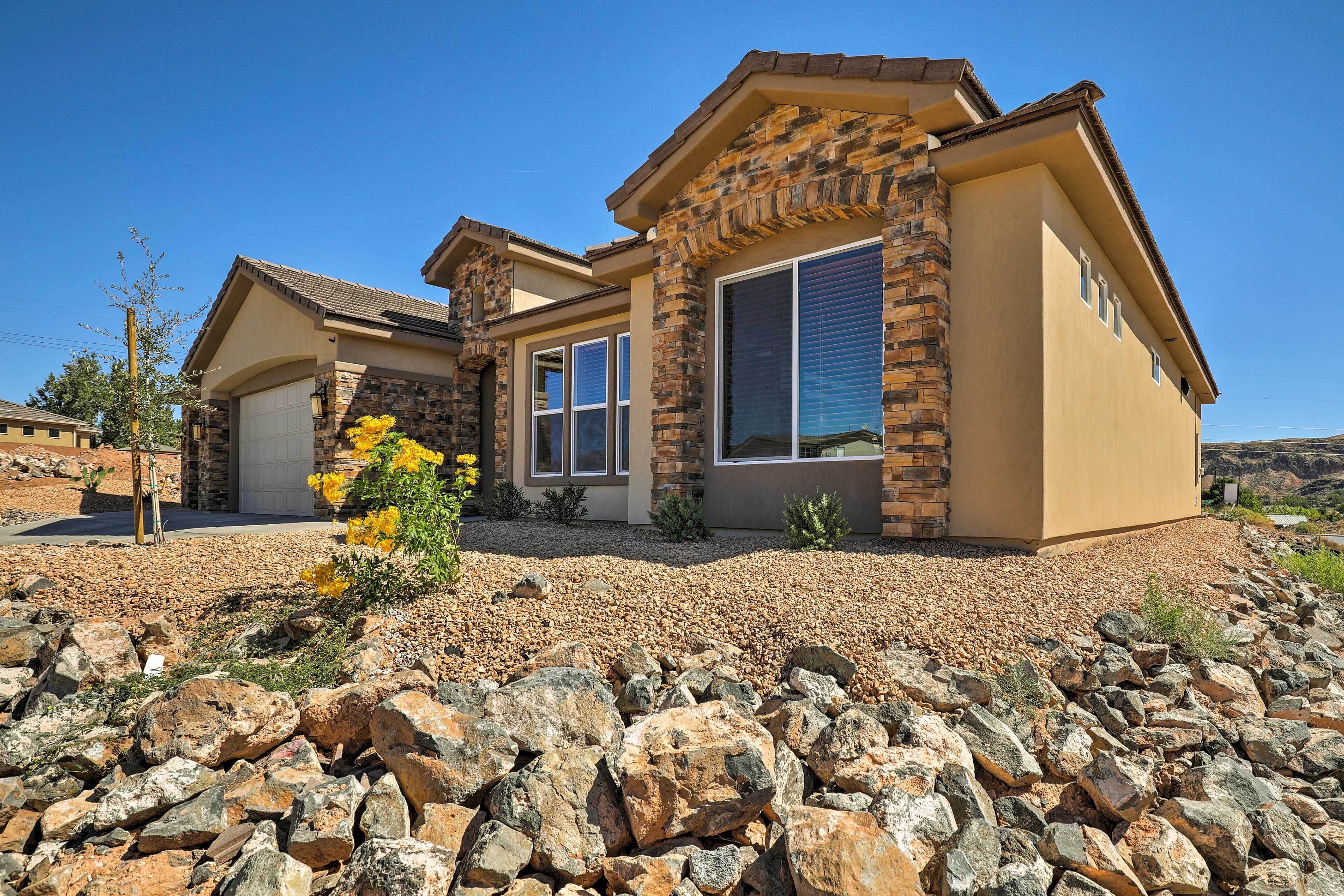 La Verkin Home w/ Paddle Boards, Kayaks & Bikes!