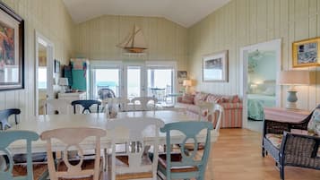 House (6 Bedrooms) | Interior