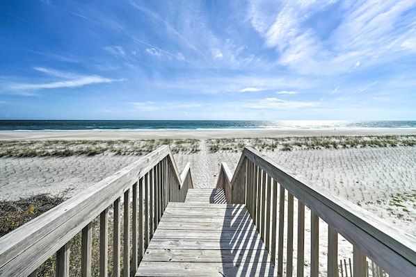 Interior - Peaceful 'cottage By The Sea' Oceanfront Home! (Holly Ridge)