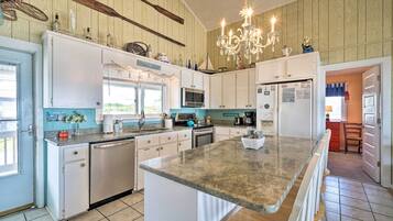 House (6 Bedrooms) | Interior