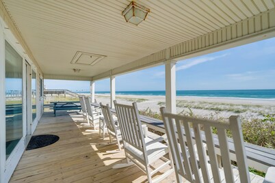 Peaceful 'cottage By The Sea' Oceanfront Home!