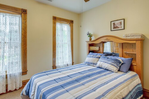 < 1 Mi to Downtown: Historic Dubuque Gem!