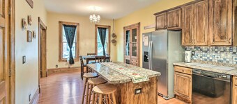 < 1 Mi to Downtown: Historic Dubuque Gem!