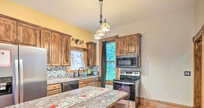 < 1 Mi to Downtown: Historic Dubuque Gem!