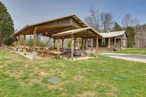 Apartment (2 Bedrooms) | Interior - Lake Cumberland Resort Condo w/ Direct Lake Access (Bronston)