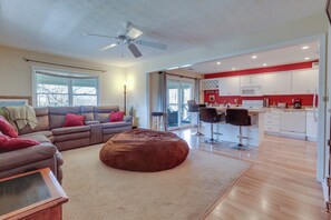 Apartment (2 Bedrooms) | Front of property