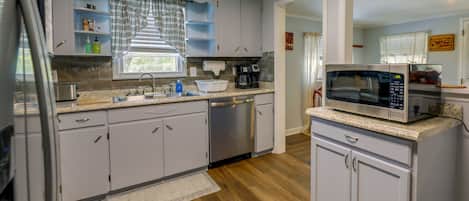 House (3 Bedrooms) | Private kitchen | Microwave, oven, stovetop, dishwasher
