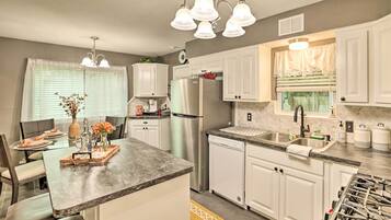 Rumah (3 Bedrooms) | Dapur pribadi | Microwave, oven, kompor, dan mesin pencuci piring