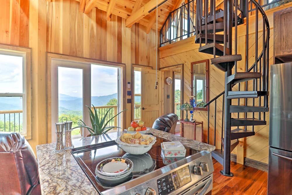 Stunning Mountain Views: Hot Springs Hideaway! - Jonathan Creek, NC