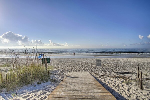 Apartment (3 Bedrooms) | Interior - Oceanfront Gulf Shores Condo ~ 2 Mi to The Hangout (Gulf Shores)