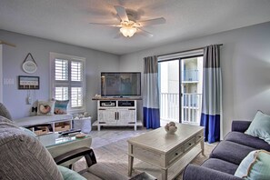 Apartment (3 Bedrooms) | Interior - Oceanfront Gulf Shores Condo ~ 2 Mi to The Hangout (Gulf Shores)