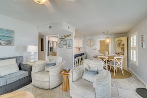 Interior - Oceanfront Gulf Shores Condo ~ 2 Mi to The Hangout (Gulf Shores)