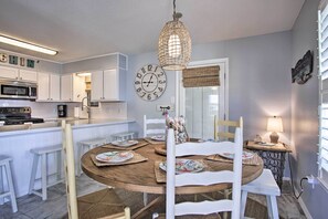 Apartment (3 Bedrooms) | Interior - Oceanfront Gulf Shores Condo ~ 2 Mi to The Hangout (Gulf Shores)