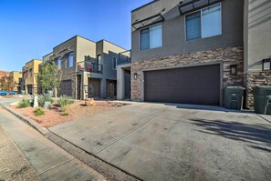 Apartment (4 Bedrooms) | Interior - Luxury Moab Vacation Rental w/ Pool Access! (Moab)