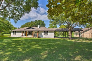 House (3 Bedrooms) | Interior - Home 4 Mi to Dtwn Mckinney! Game Room & Fireplace (McKinney)