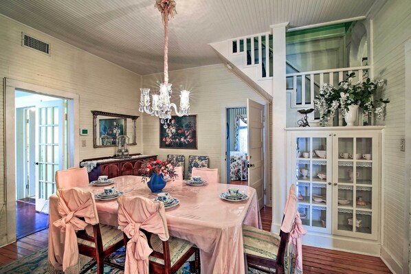 Interior - Walk to Main St Action! Spacious Historic Retreat (Fredericksburg)