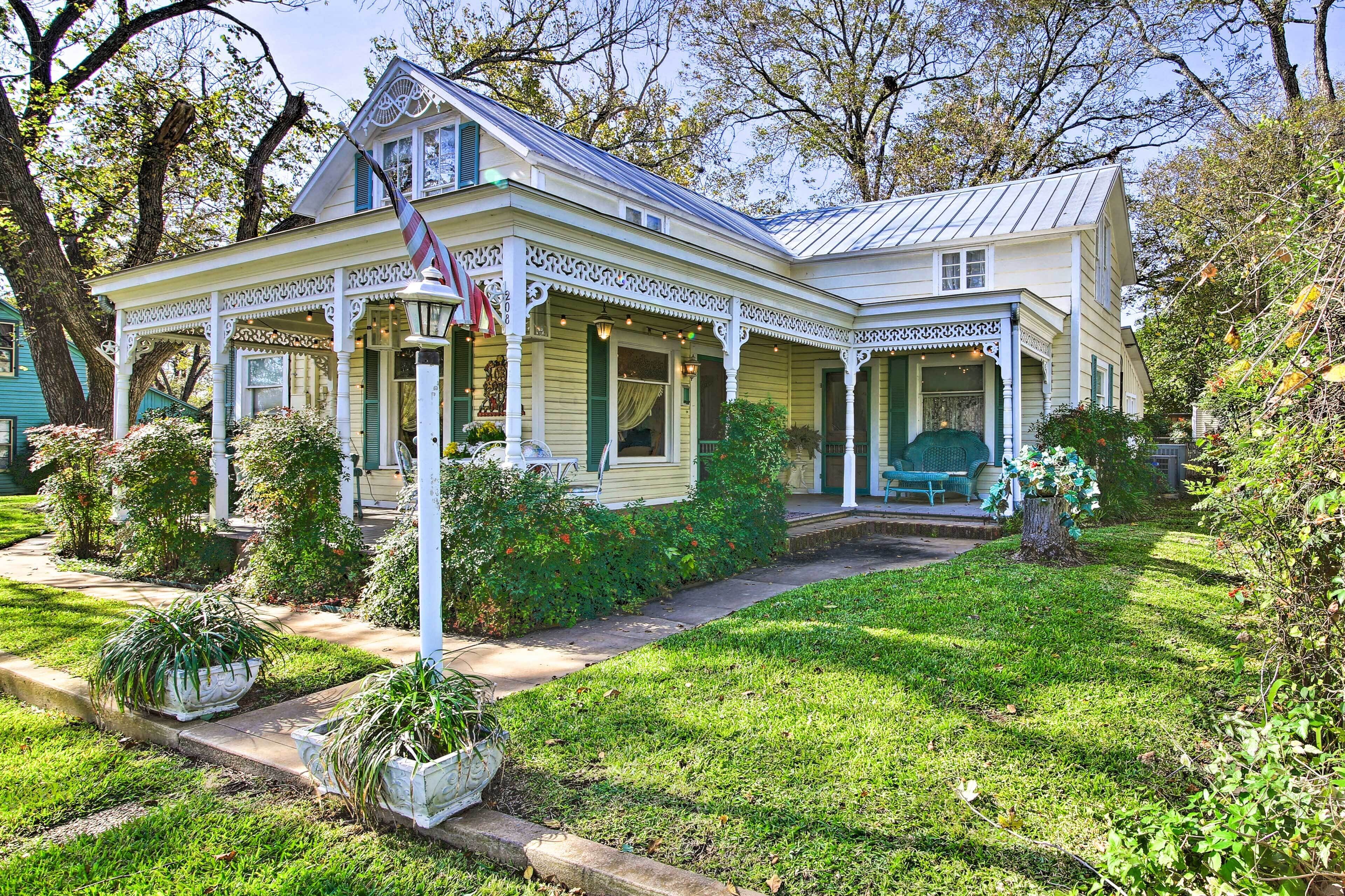 Historic Grape Arbor House < 2 Blocks to Main St