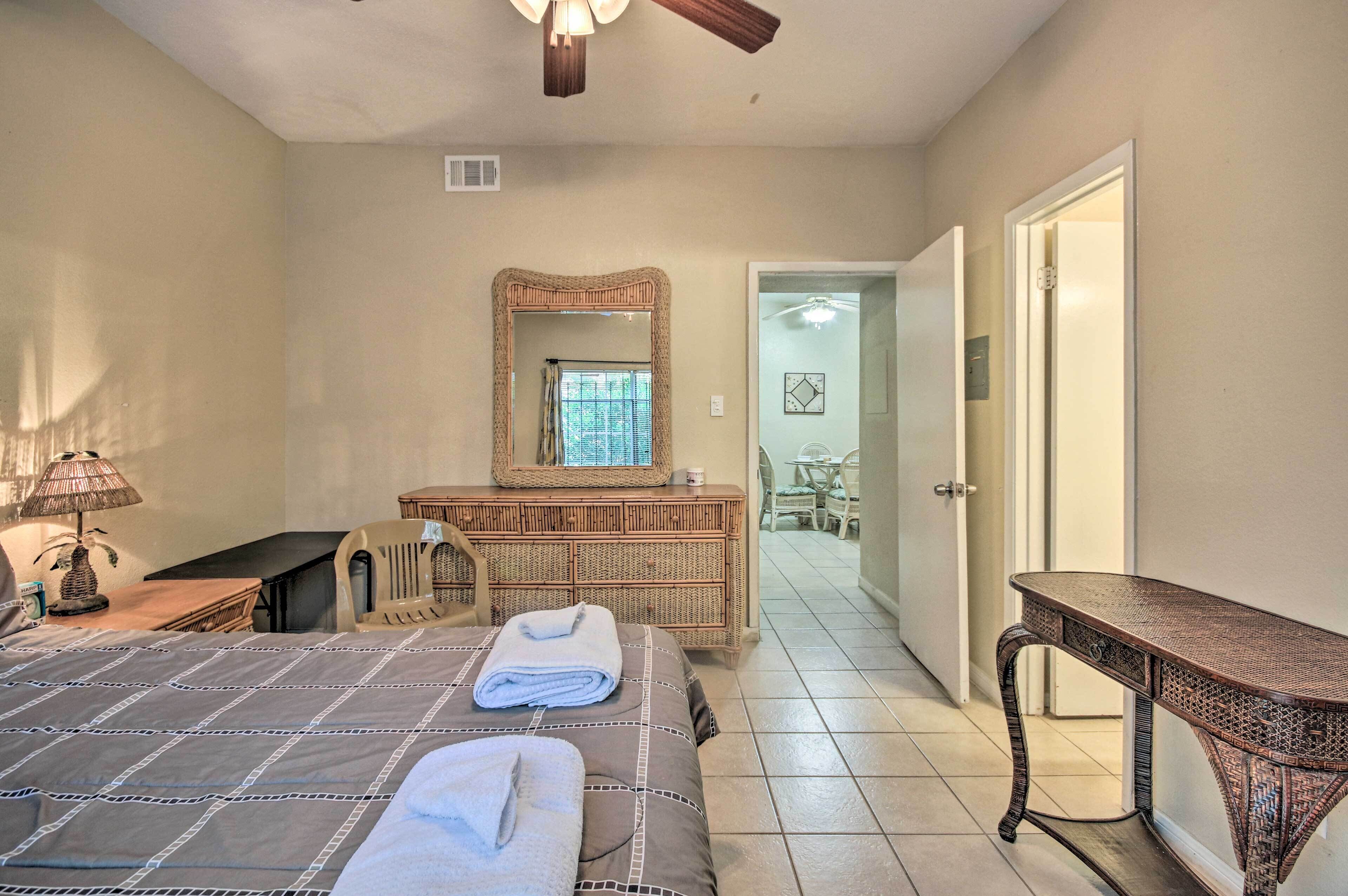 Southwest Houston Apartment w/ Pool Access!