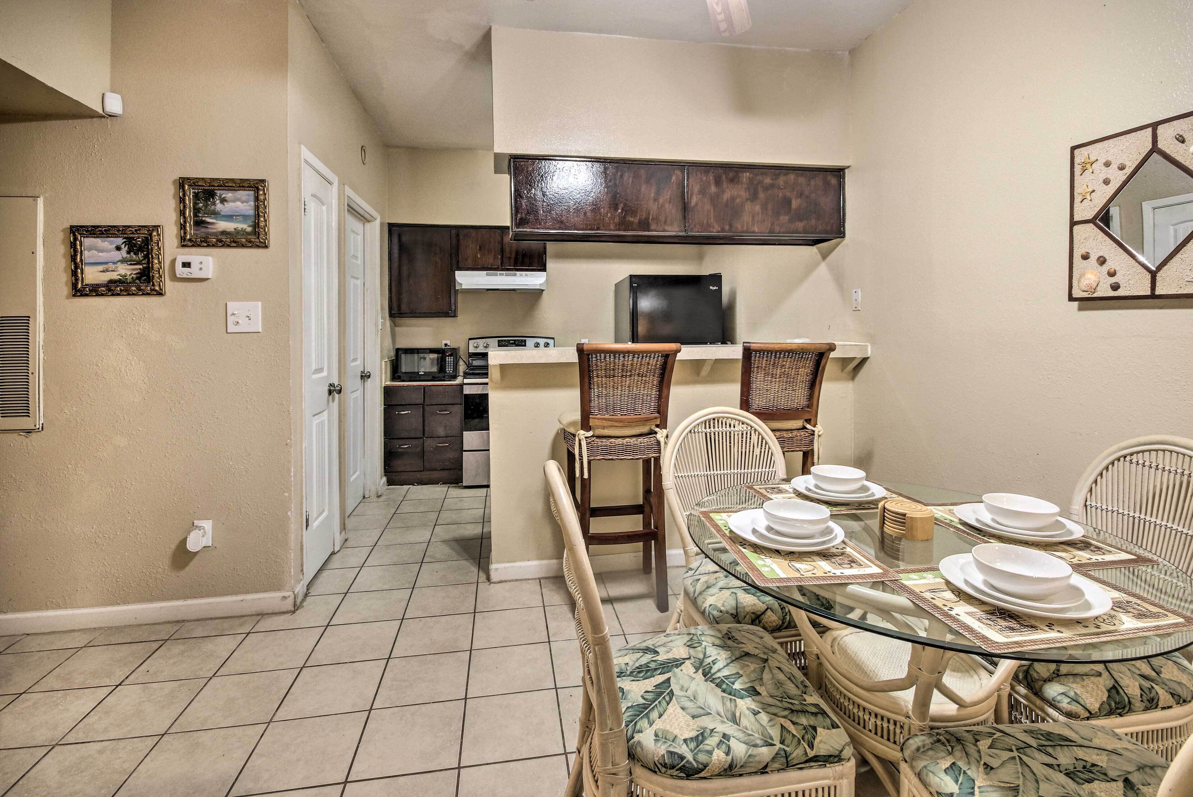 Southwest Houston Apartment w/ Pool Access!