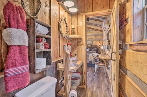 Hand-crafted Creekside Treehouse With Grill!