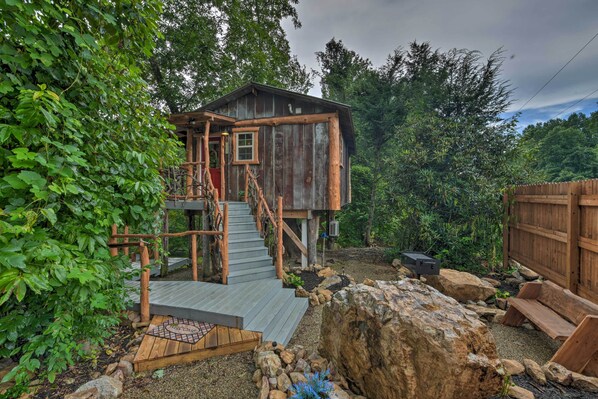 Apartment (0 Bedroom) | Interior - Hand-crafted Creekside Treehouse With Grill! (Cosby)
