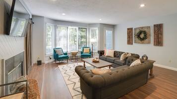 Căn hộ (4 Bedrooms) | Khu phòng khách | Lò sưởi