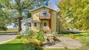 House (3 Bedrooms) | Exterior