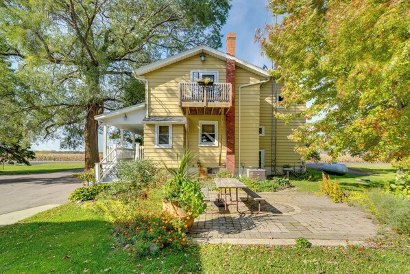 House (3 Bedrooms) | Exterior