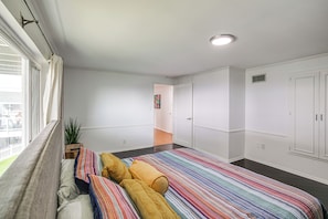 House (3 Bedrooms) | Interior - Convenient Whittier Retreat: Furnished Deck, Views (Whittier)