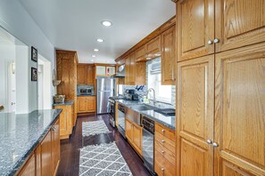 House (3 Bedrooms) | Interior - Bright Whittier Home w/ Pool Table + Spacious Deck (Whittier)