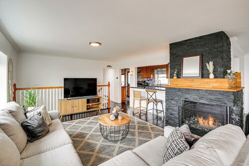Convenient Whittier Retreat: Furnished Deck, Views