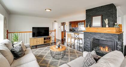 Convenient Whittier Retreat: Furnished Deck, Views
