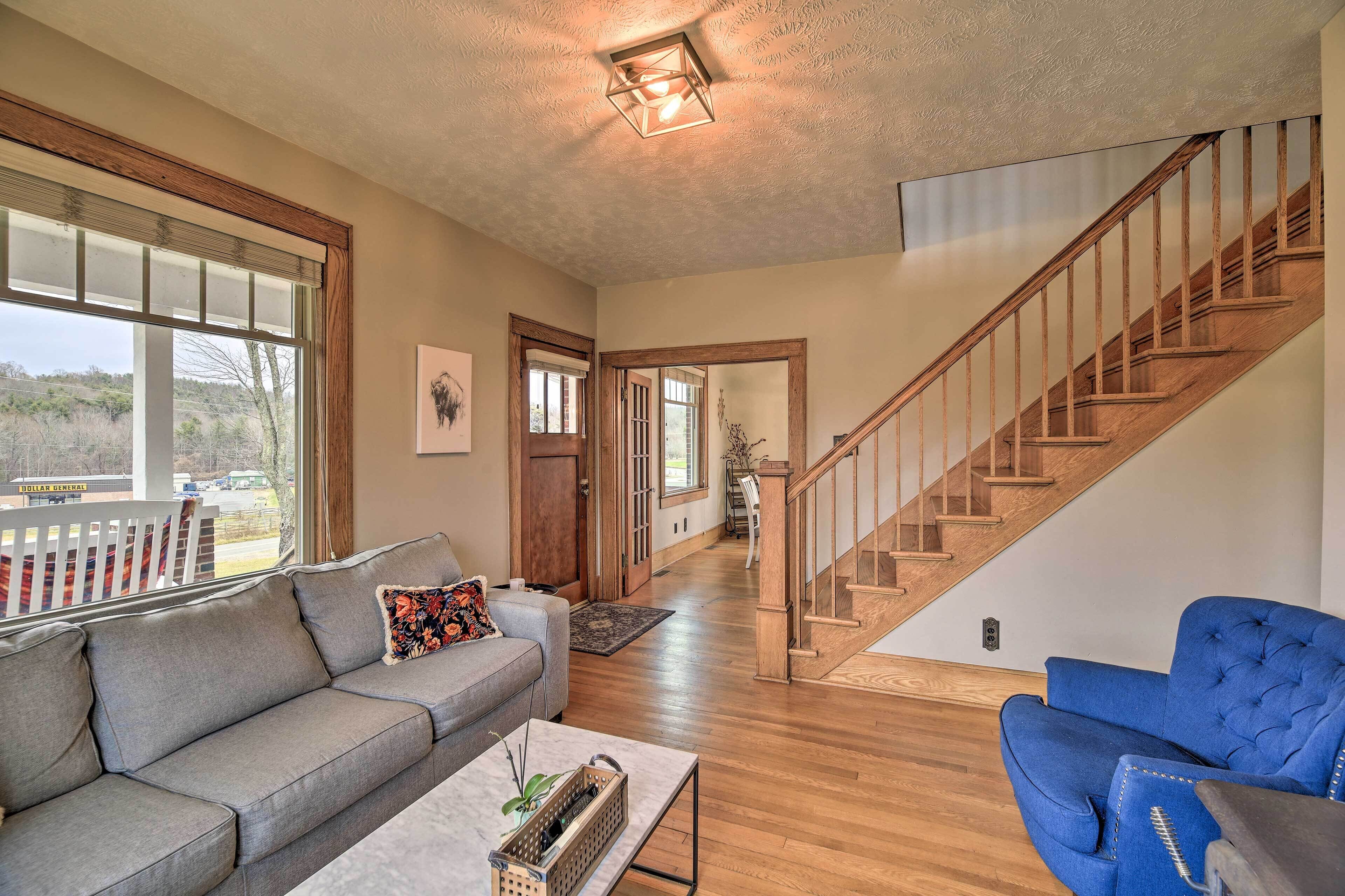 Pet-friendly Floyd House w/ Porch - In Town!