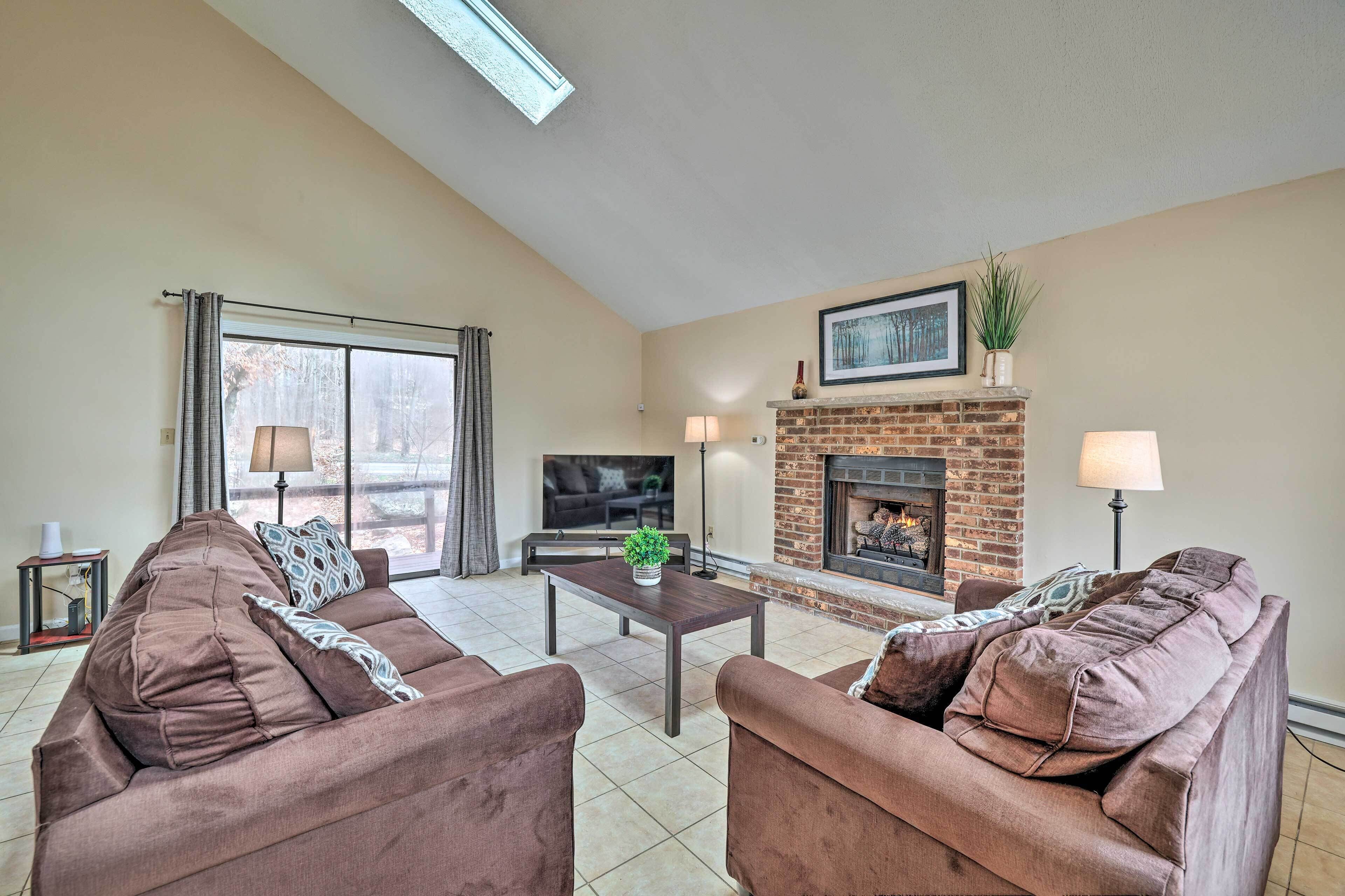 Poconos Home < 4 Mi to Tobyhanna State Park!