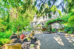 House (3 Bedrooms) | Interior - Shelton Gem w/ Kayaks: Private Beach Oyster Hunt (Shelton)