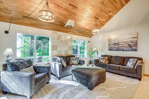 House (3 Bedrooms) | Interior - Shelton Gem w/ Kayaks: Private Beach Oyster Hunt (Shelton)