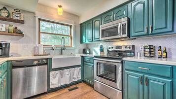 Rumah (3 Bedrooms) | Dapur pribadi | Microwave, oven, kompor, dan mesin pencuci piring