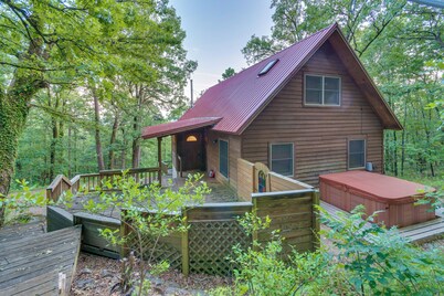 Peaceful Russellville Cabin Close to Lakes!