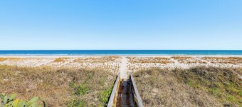 Oceanfront Gem w/ Rooftop Deck: Steps to Sand