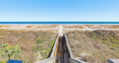 Oceanfront Gem w/ Rooftop Deck: Steps to Sand