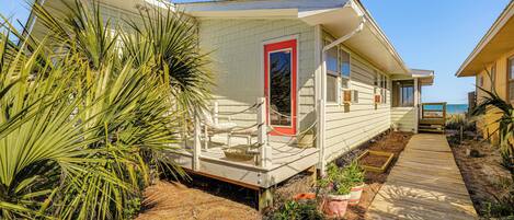 House (3 Bedrooms) | Terrace/patio