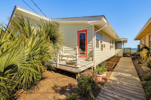 Oceanfront Gem w/ Rooftop Deck: Steps to Sand